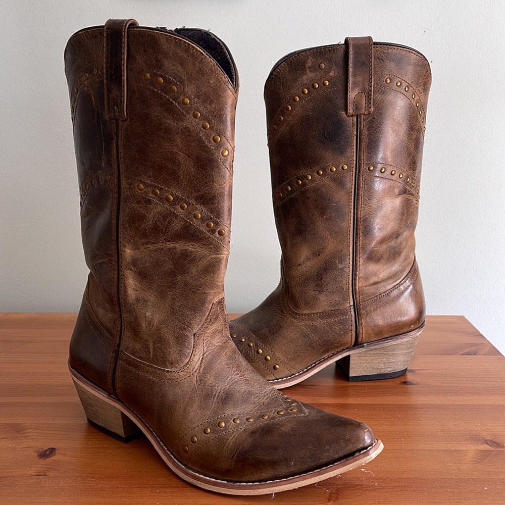 Cowboy boots size 9